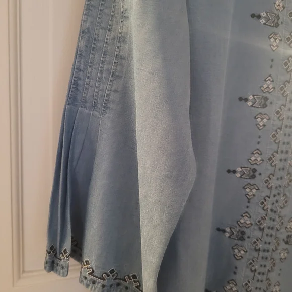 J Jill Embroidered denim Blue Women's Top - Picture 3 of 4